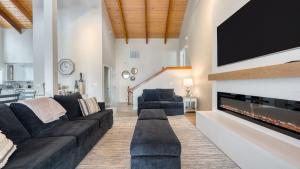 Views Mins to Skiing Lake Incline Village Incline Serenity by AvantStay