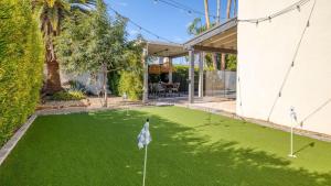 Backyard Pool PuttingGreen Playground Modern 5BDR White Agate by AvantStay