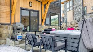Free Shuttle to Deer Valley East Ski Lift • Hot Tub Game Room Ski La Vie