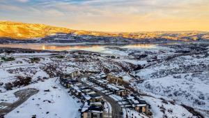 Free Shuttle to Deer Valley East Ski Lift • Hot Tub Game Room Ski La Vie