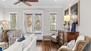 Seagrove Gardens Mins to the Beach Santa Rosa Retreat w A Design