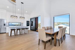 The Peak at Rawson Retreat - Luxury with EV Outlet