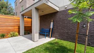 Modern 5BDR Mins to Sunset Cliffs Ocean Beach Point View Luxe by AvantStay