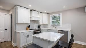 The Nomad 48-Person Hillsboro Village Retreat Studio 1BR Spaces