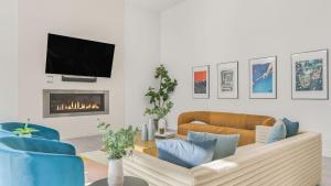 Sleeps 40 3 Luxe Villas next to Empire Polo Club Putting Green Pickleball