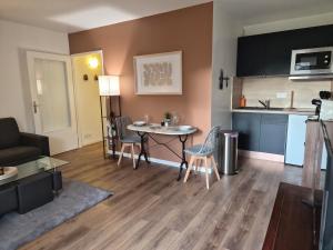 Luxury studio with enclosed garden and private parking