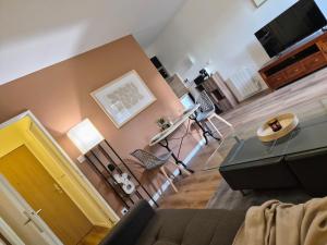 Luxury studio with enclosed garden and private parking