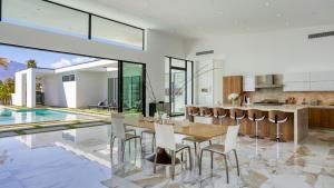 Rancho Mirage Oasis w Pool Hot Tub Bocce Putting Green Firepit