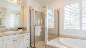 Spacious 4BR Home w Fireplace Work Space Backyard Dining