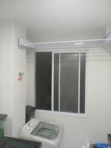 FLAT ACONCHEGANTE poucos min da praia