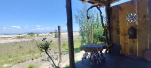 Casa Sossego, com vista para as dunas e montanhas da serra do mar com ar condicionado ,banho excelente a gás,ótimo acabamento construtivo próximo a praia