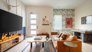 Outrider Buyout- 3 units by AvantStay Sleeps 36