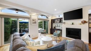 Belmont Shore Retreat by AvantStay
