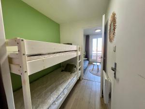 Studio Cabine avec Piscine, Parking Privé et Wifi - Proche Plage et Commerces à Sète - FR-1-338-574