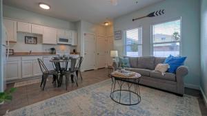 2 Coasta Bahia Condos Mins to the Beach Pool Golf Cart Zone