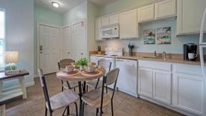 2 Coasta Bahia Condos Mins to the Beach Pool Golf Cart Zone