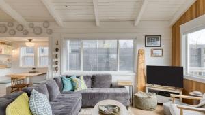 Coastal Home Steps to the Beach Shops Eats Saltgrass Cottage by AvantStay
