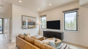 2 Units Minutes to Downtown Bend Hot Tub 1208 Skyline Ranch by AvantStay