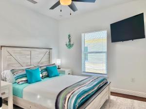 Stylish Modern 2BR Punta Gorda Home with Full Kitchen