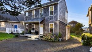 Beachside Retreat w Hot Tub Balcony Dining Blue-Ceiling Charm Sea Cured by AvantStay