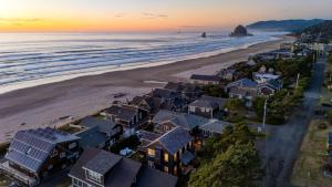 Beachside Retreat w Hot Tub Balcony Dining Blue-Ceiling Charm Sea Cured by AvantStay