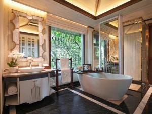 An Lam Retreats Saigon River