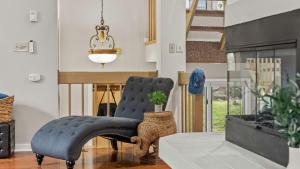 The Boulder Inn by AvantStay Indoor Hot Tub Game Room Outdoor Fire Pit