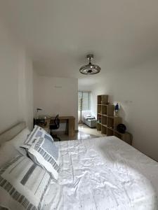 close to the Iberoamerica clinic and Viva shopping center