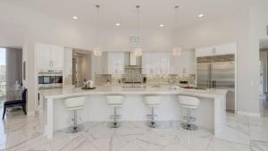 Pool • Hot Tub • Views Luxury Design Villa Valentina by AvantStay