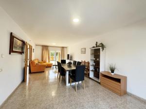 Gran Casa con Piscina Privada, WiFi y Barbacoa a 15min de la Playa - HISP-7-13