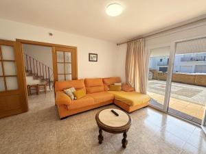Gran Casa con Piscina Privada, WiFi y Barbacoa a 15min de la Playa - HISP-7-13