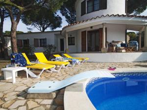 Villa Divina con gran piscina privada en LEscala - HISP-7-92