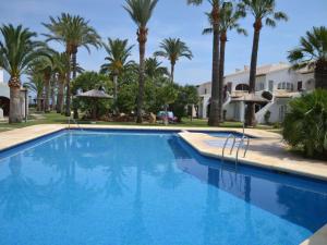 Apartamento en primera línea de playa en Denia con Wi-Fi, jardín y piscina - ES-373-34