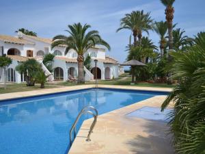 Apartamento en primera línea de playa en Denia con Wi-Fi, jardín y piscina - ES-373-34