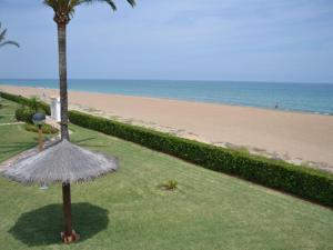 Apartamento en primera línea de playa en Denia con Wi-Fi, jardín y piscina - ES-373-34