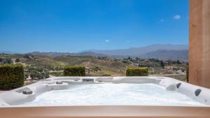 Palazzo Del Sol By AvantStay Breathtaking Home w Mountain Views Hot Tub
