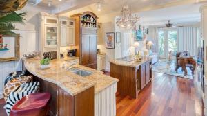 Tennessee Williams by AvantStay Funky Design Pool