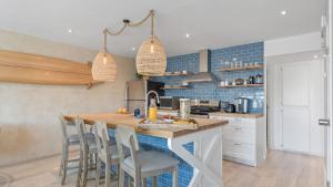 Walk to Trestles Beach Shared YardFirepit El Camino Surfhouse A by AvantStay