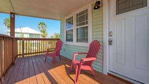 2-Unit Home in Golf Cart Zone w Patio Balcony Salty Sunshine: Multi-Family Retreat