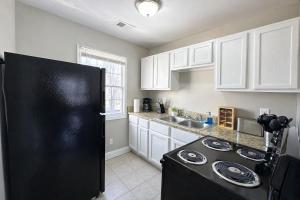 Downtown Birmingham Business 1BR Retreat with Wi-Fi and Free Parking Near UAB