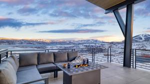 Mins to Deer Valley Lift Hot tub Game Room Views 5BDR Orion by AvantStay
