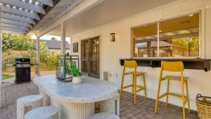 Sol Vista Private Oasis w Pool Putting Green and Prime Location