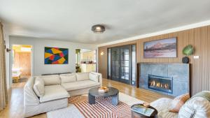 Manzanita Ave. by AvantStay
