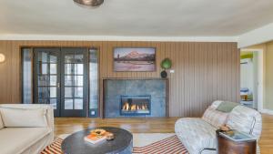 Manzanita Ave. by AvantStay