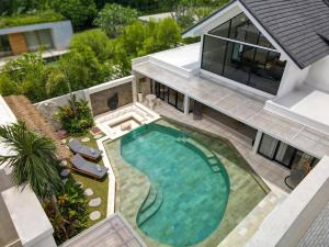New! Giant pool - Private 4BR Villa - Staff - Canggu