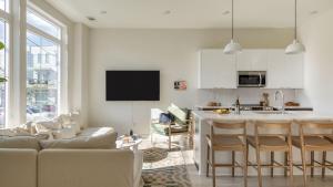 Sleeps 24 3 Modern 4BDR Townhomes w Covered Patios Nashville Group Retreat