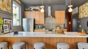 Colorful 4BR w Artful Design Dining Easy Access to Broadway The Bloom House by AvantStay