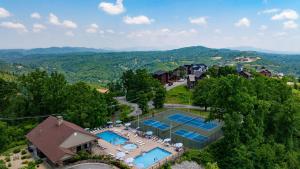 Sleeps 24 2 Homes Hot Tub Sauna Movie Theater Firepit Pool Tennis Courts