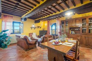 Panoramic Villa With Pool In Lunigiana