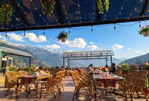 CloudBorn Manali